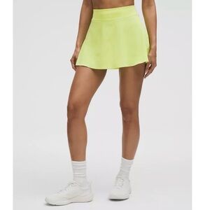 BNWT Lightweight High-Rise Tennis Skirt size 4 colour sour grape